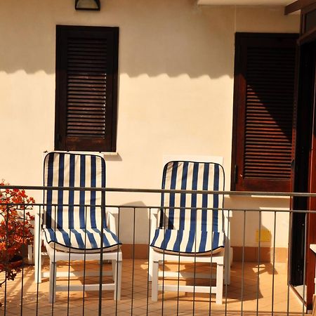 Villa Laura Sea View Apartments Santa Maria di Castellabate Zimmer foto